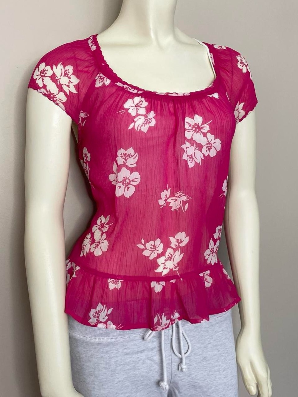 Vintage Y2K pink printed short sleeve blouse by Hollister